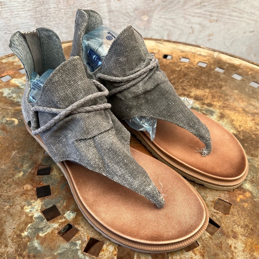 EUC Very J Gray Canvas Sandal